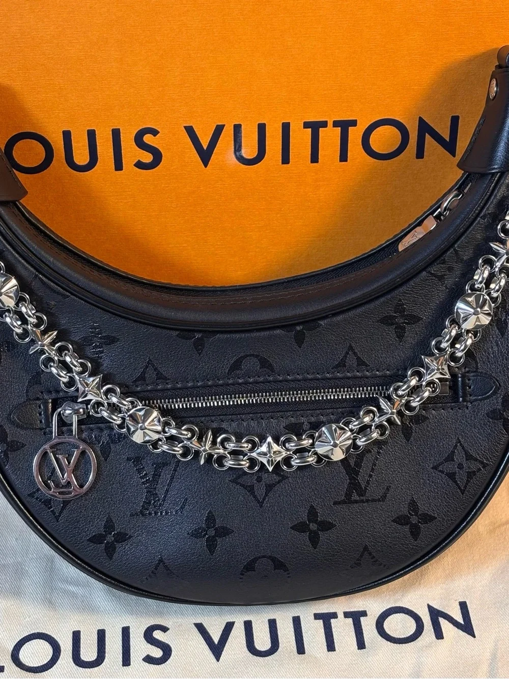 Louis Vuitton excellent chain